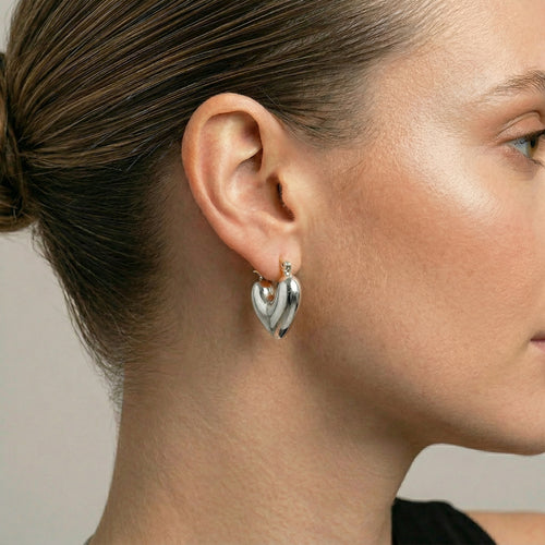 model wearing amethyst & sable aurea amour earrings in silver