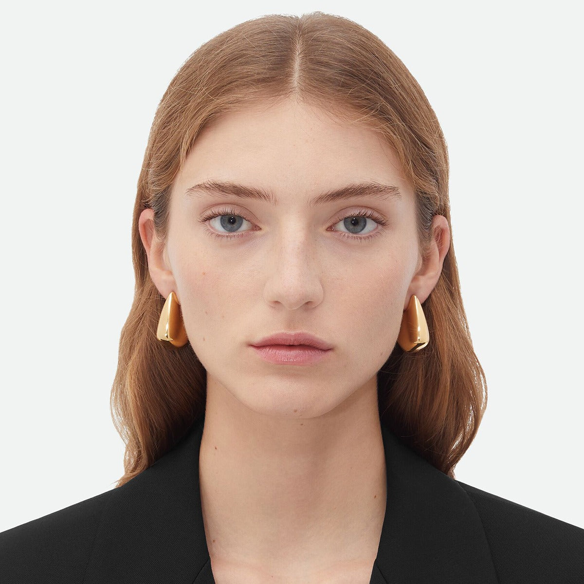 model wearing amethyst & sable aurea notch earrings in 18k gold