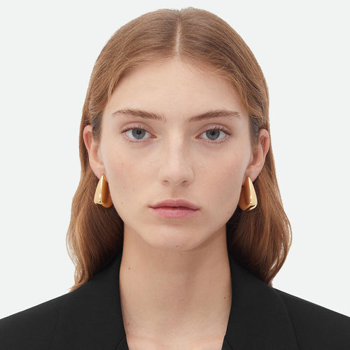 model wearing amethyst & sable aurea notch earrings in 18k gold
