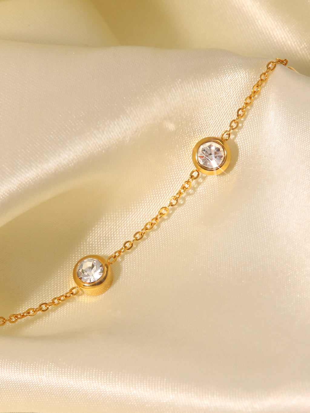 amethyst & sable aurea orbit bracelet in 18k gold on ivory satin background