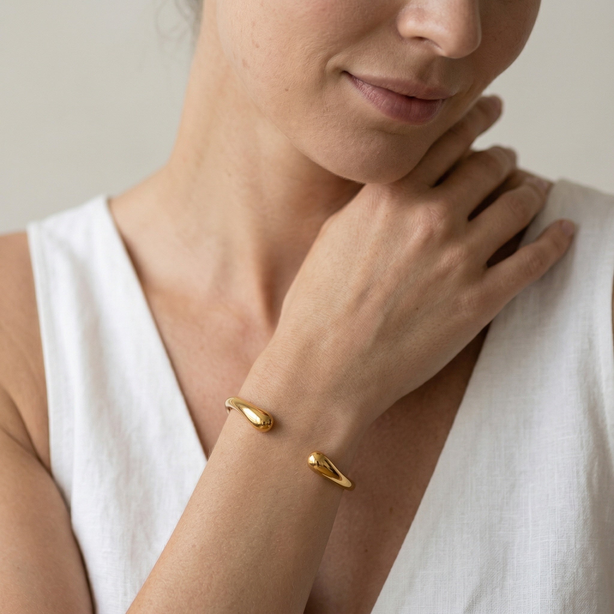 model wearing amethyst & sable axis arc cuff in 18K gold