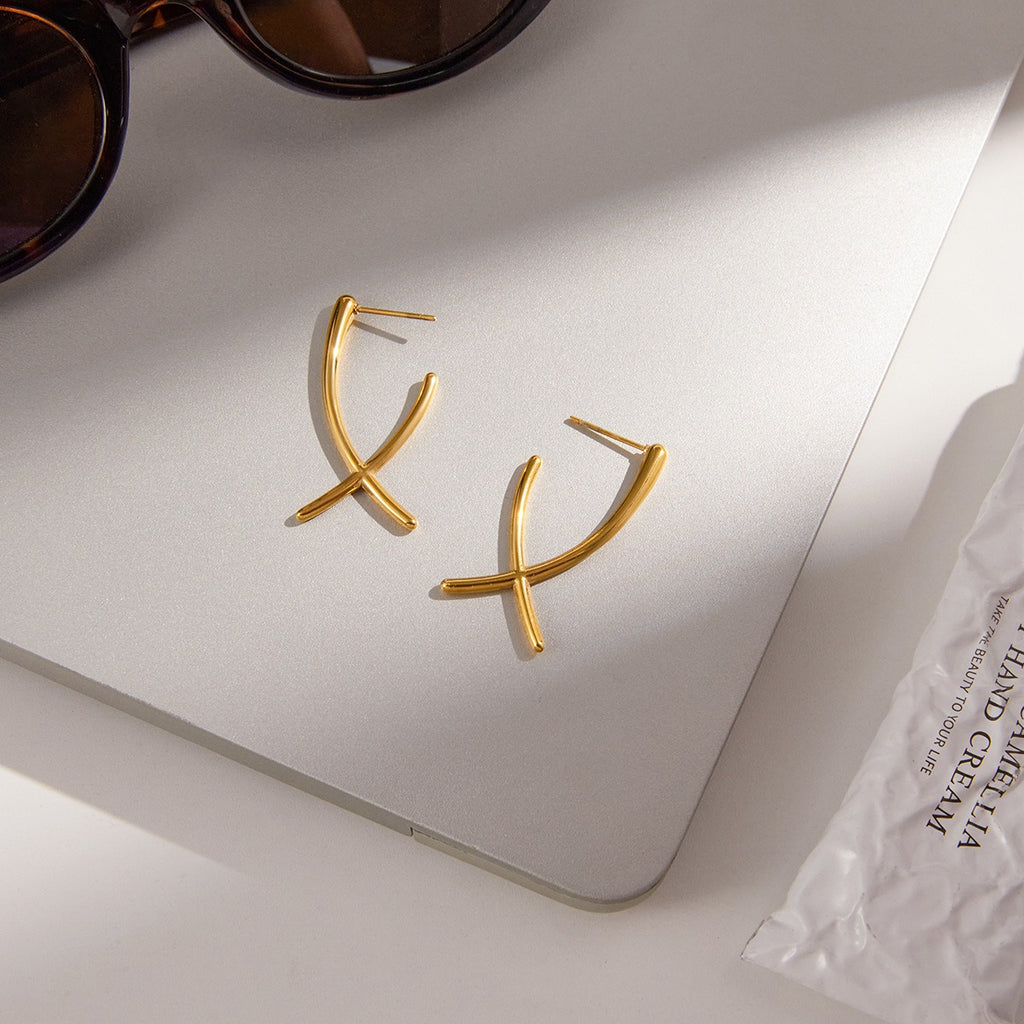 amethyst & sable axis crossline earrings in 18k gold