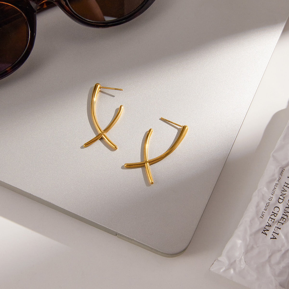 amethyst & sable axis crossline earrings in 18k gold