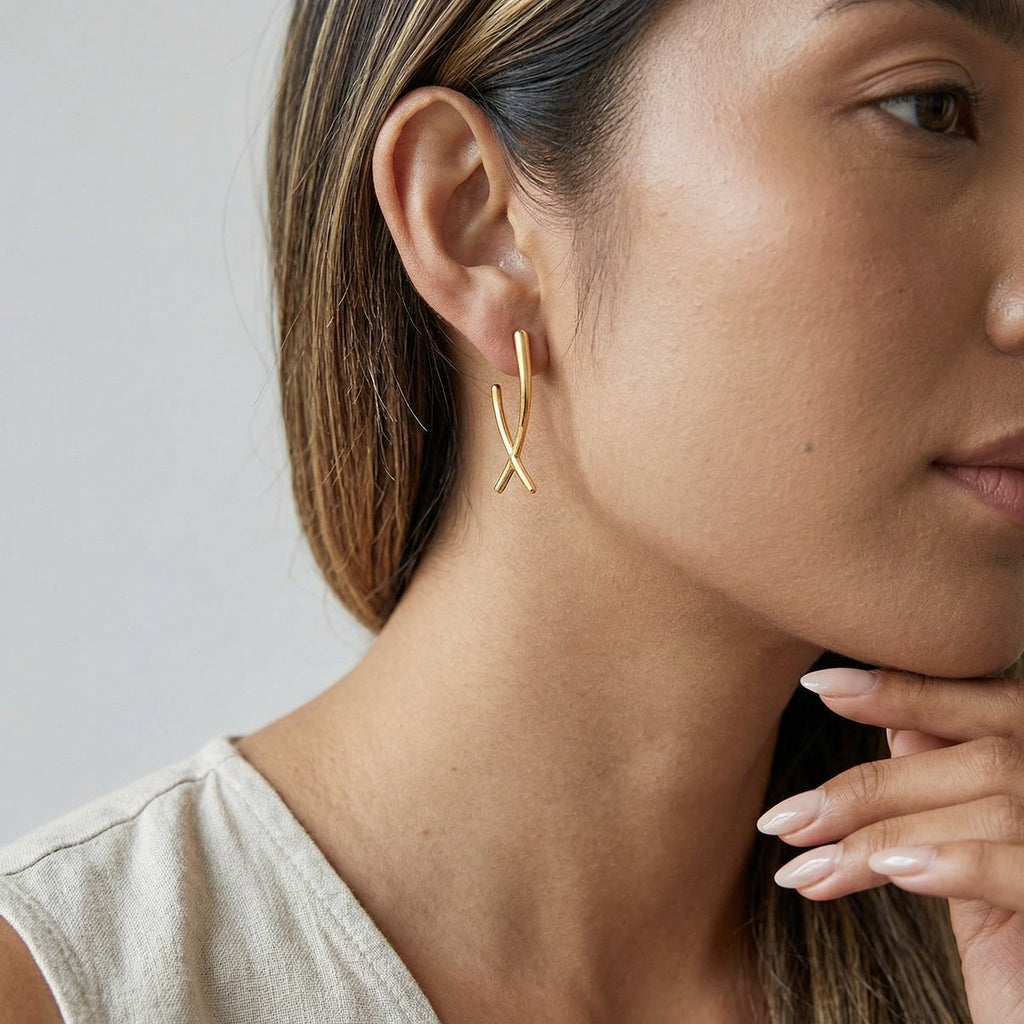 model wearing amethyst & sable axis crossline earrings in 18k gold