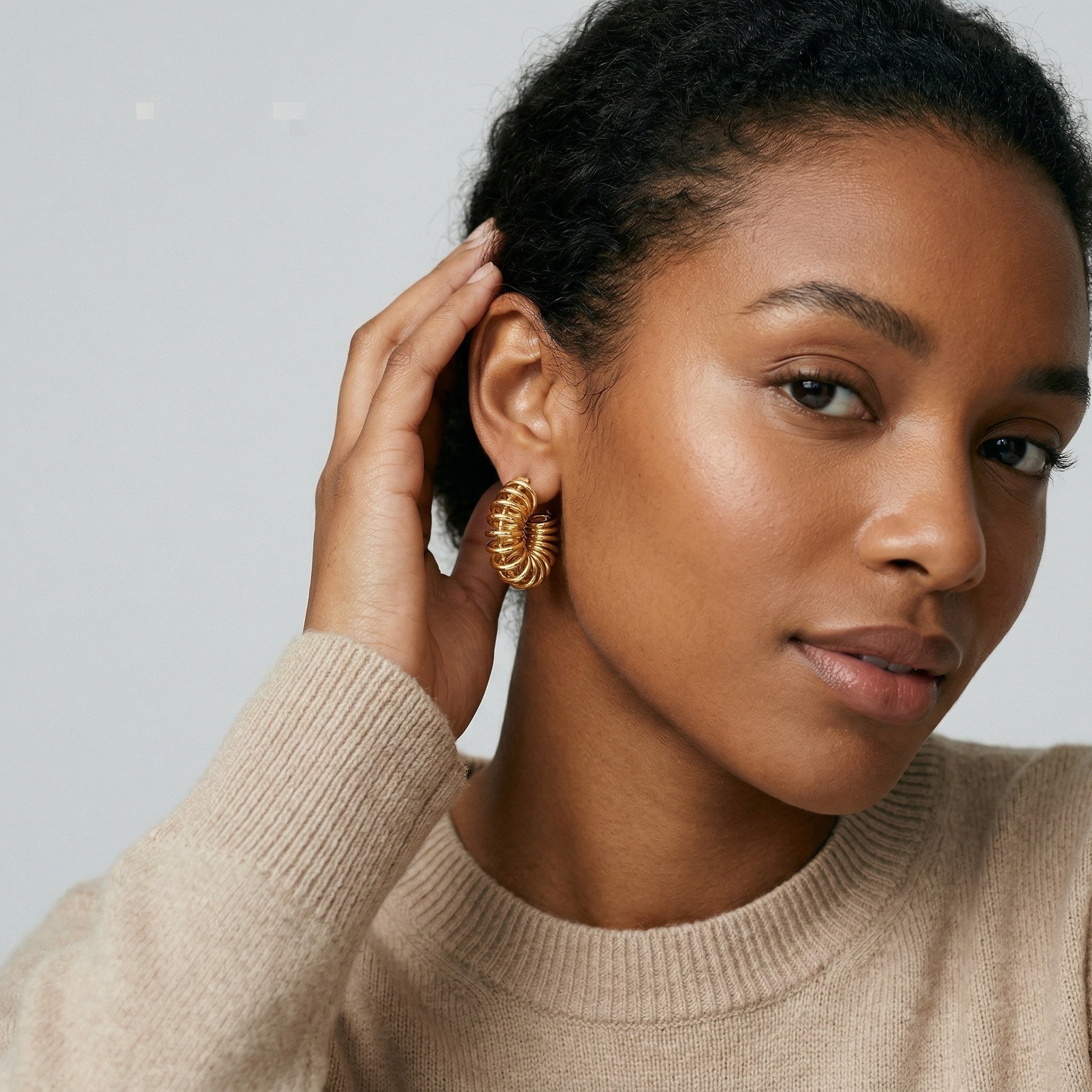 model wearing amethyst & sable axis current earrings in 18k gold