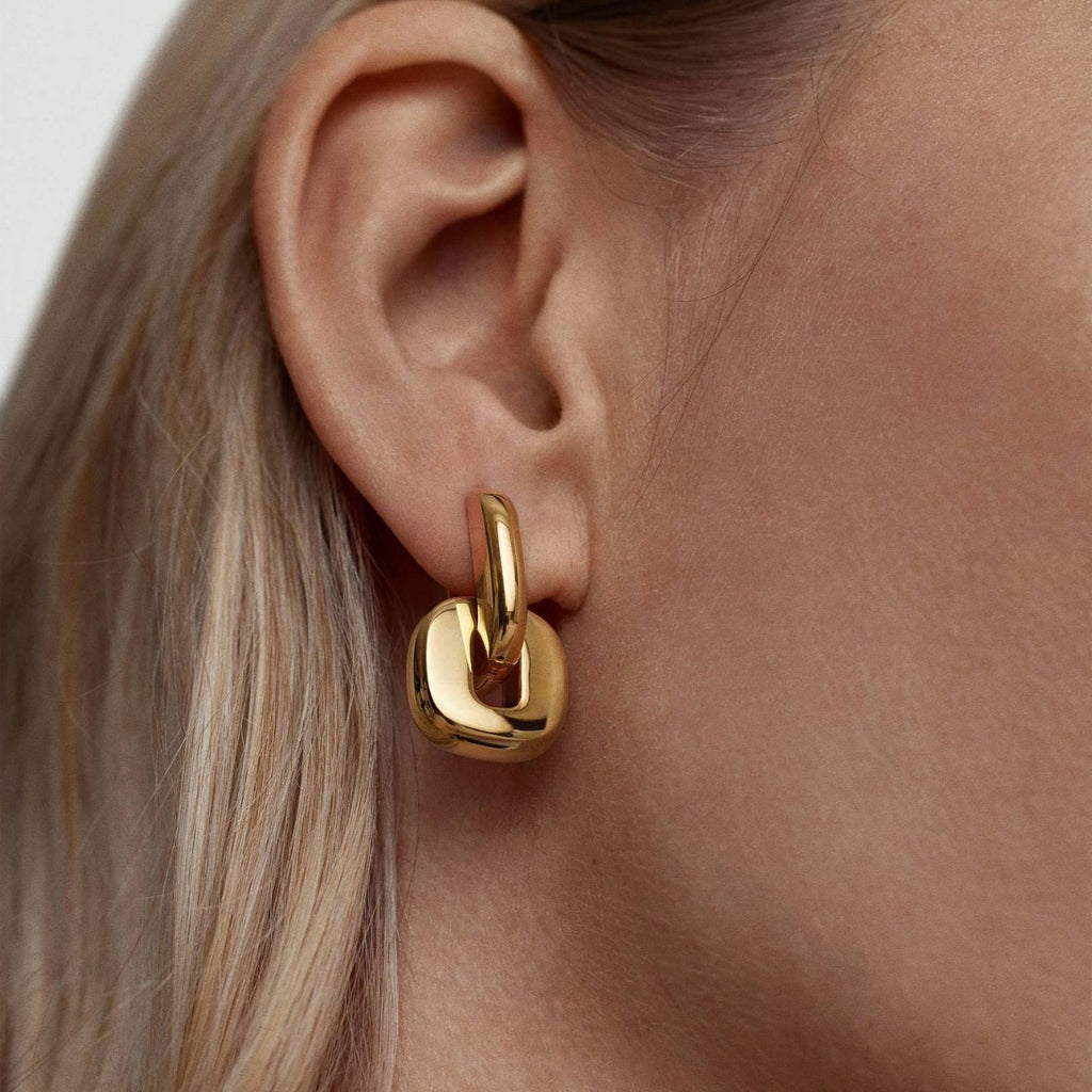 model wearing amethyst & sable axis frame earrings in 18k gold