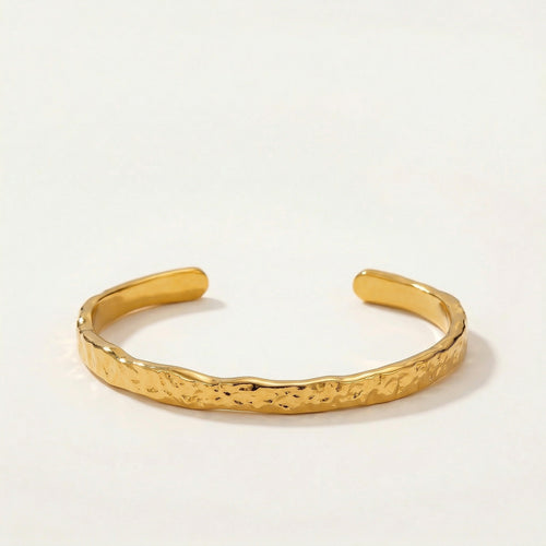 amethyst & sable axis ripple bangle in gold