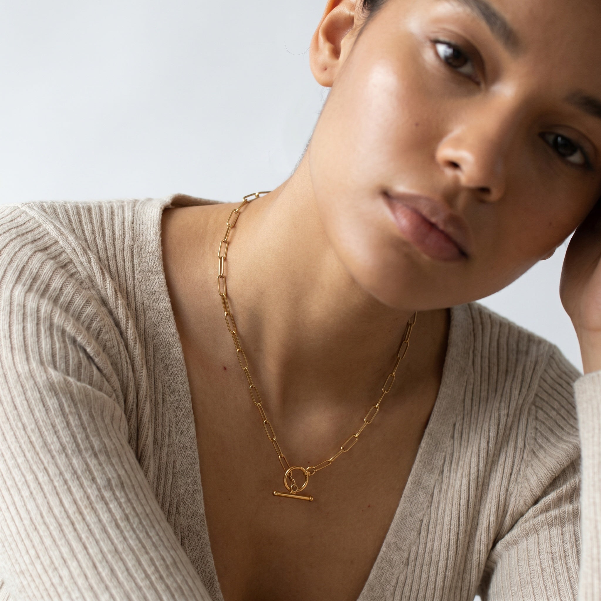model wearing amethyst & sable axis toggle necklace in 18k gold