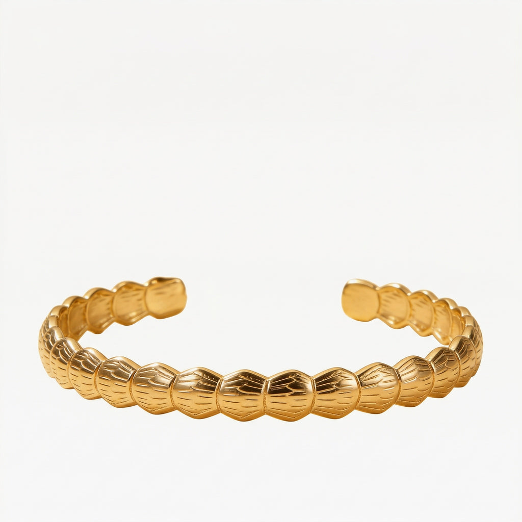 amethyst & sable axis trinity stack textured shell cuff in 18k gold