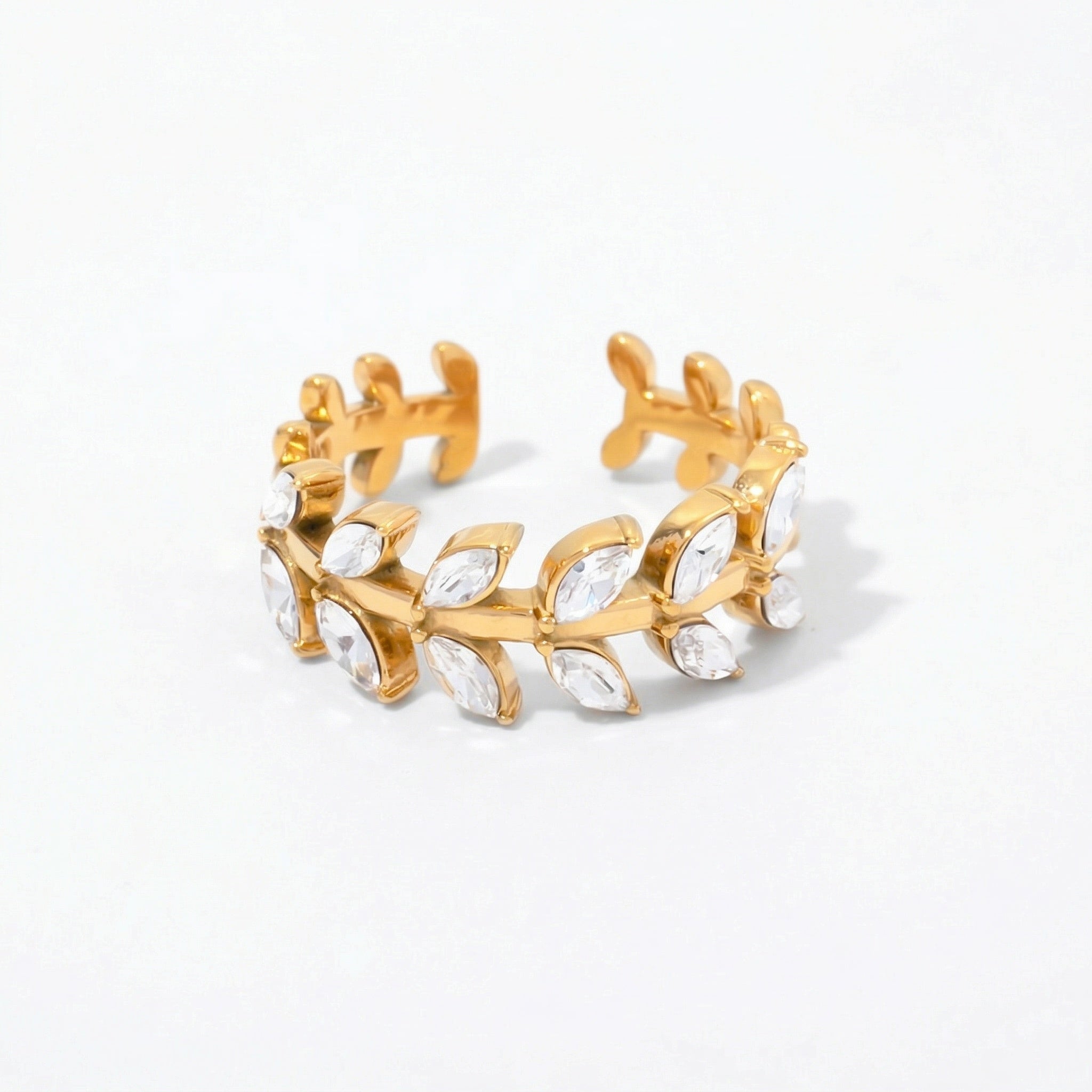 amethyst & sable calypso fern ring in 18k gold crystal