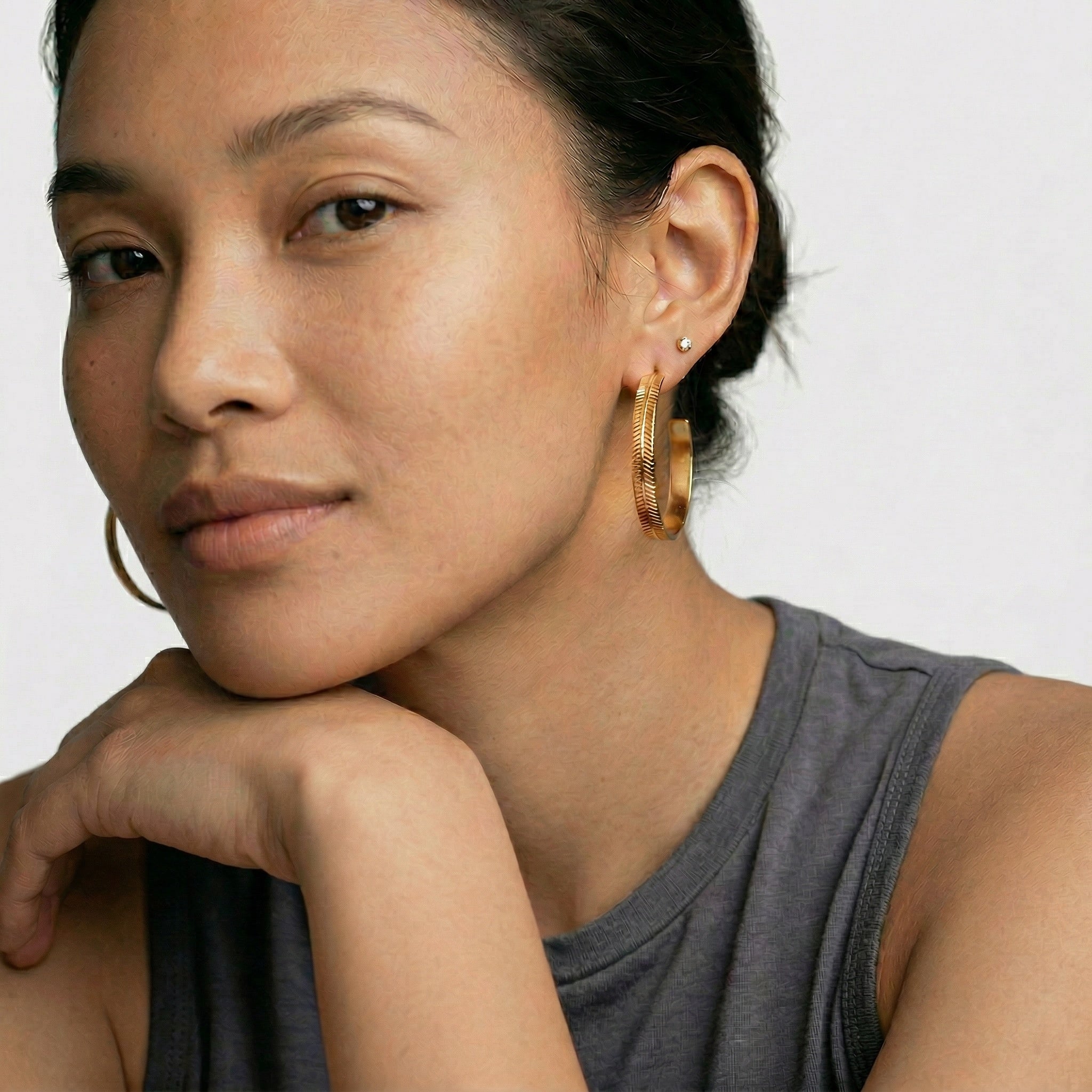 model wearing amethyst & sable calypso palm hoop earrings in 18k gold