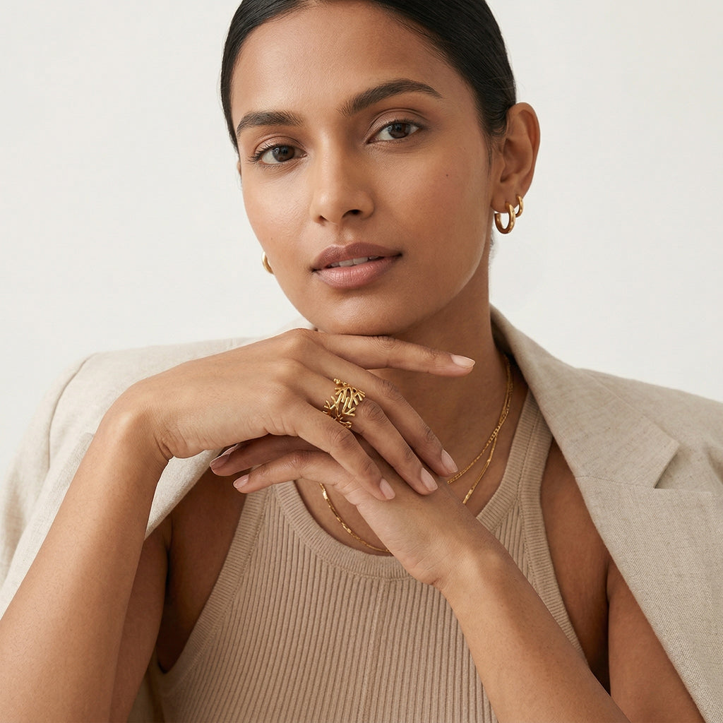 model wearing amethyst & sable calypso reef ring in 18k gold
