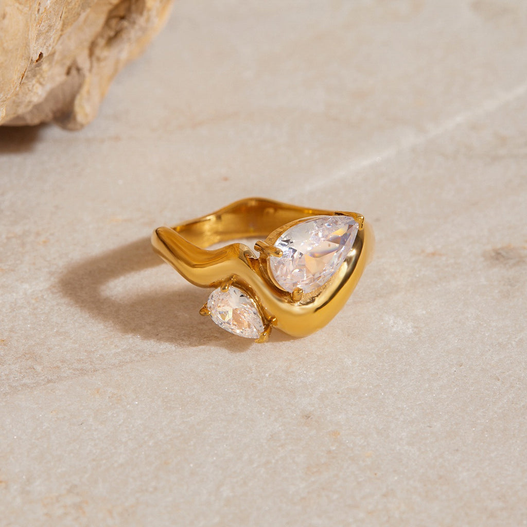 amethyst & sable luma duet ring in 18k gold on stone surface