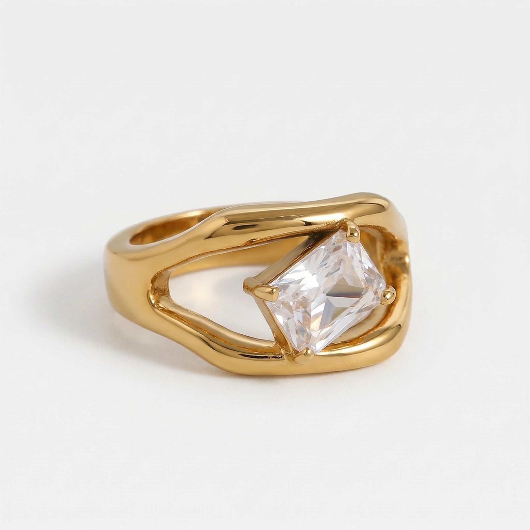 amethyst & sable luma solo ring in gold