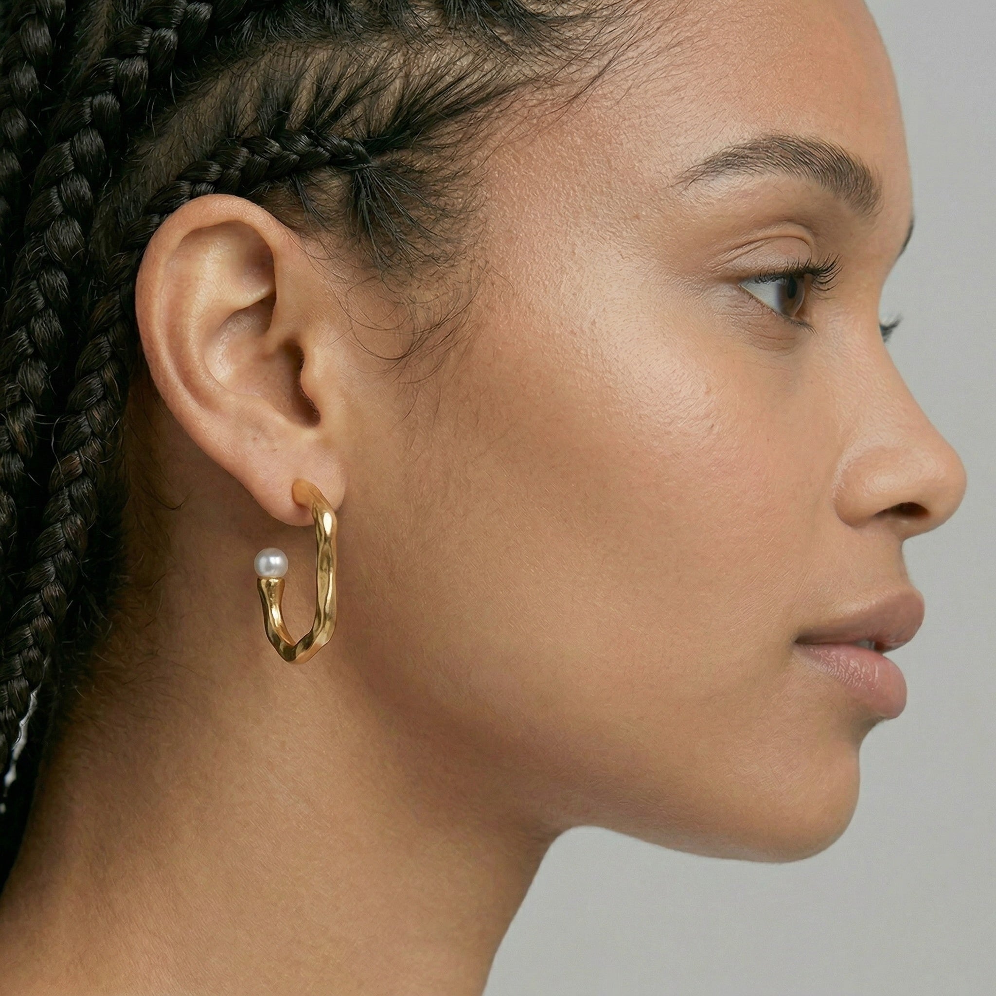 model wearing amethyst & sable selene orbit pearl hoops in 18k gold