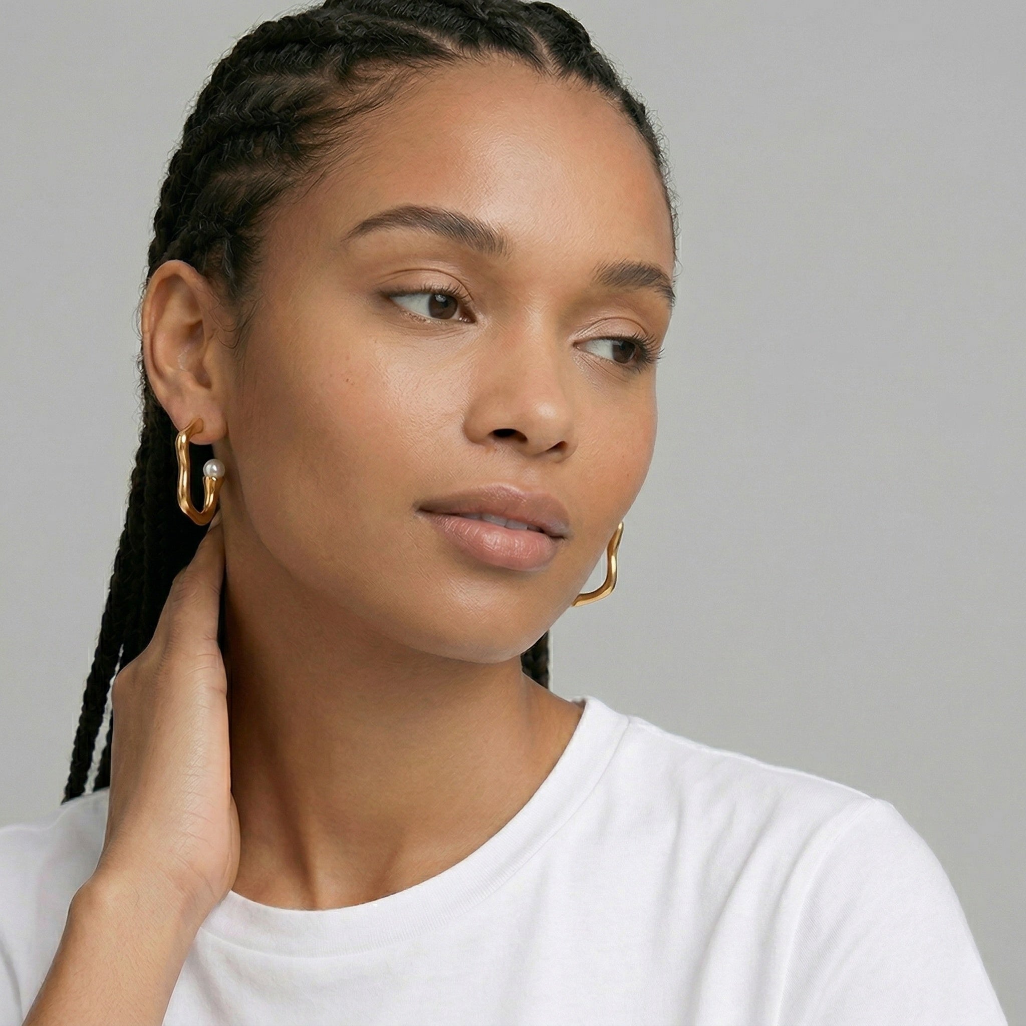model wearing amethyst & sable selene orbit pearl hoops in 18k gold