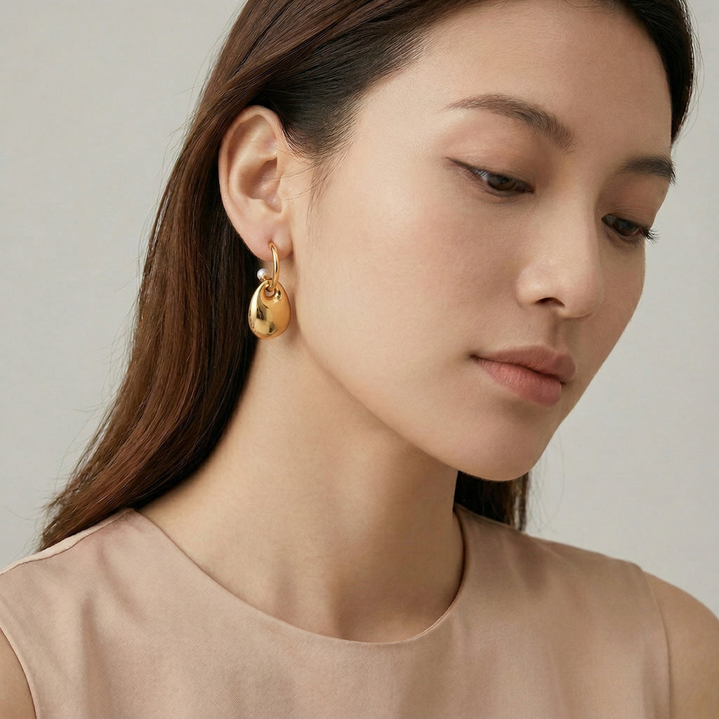 model wearing amethyst & sable selene sculpted pearl earrings in 18k gold
