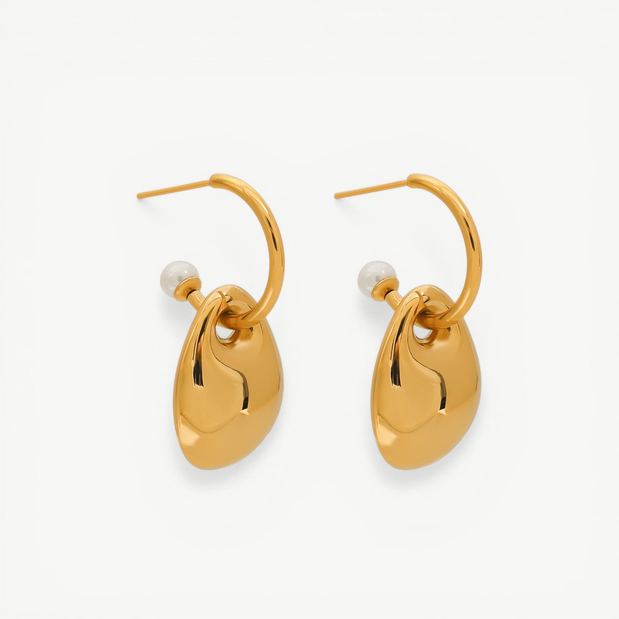amethyst & sable selene sculpted pearl earrings in 18k gold