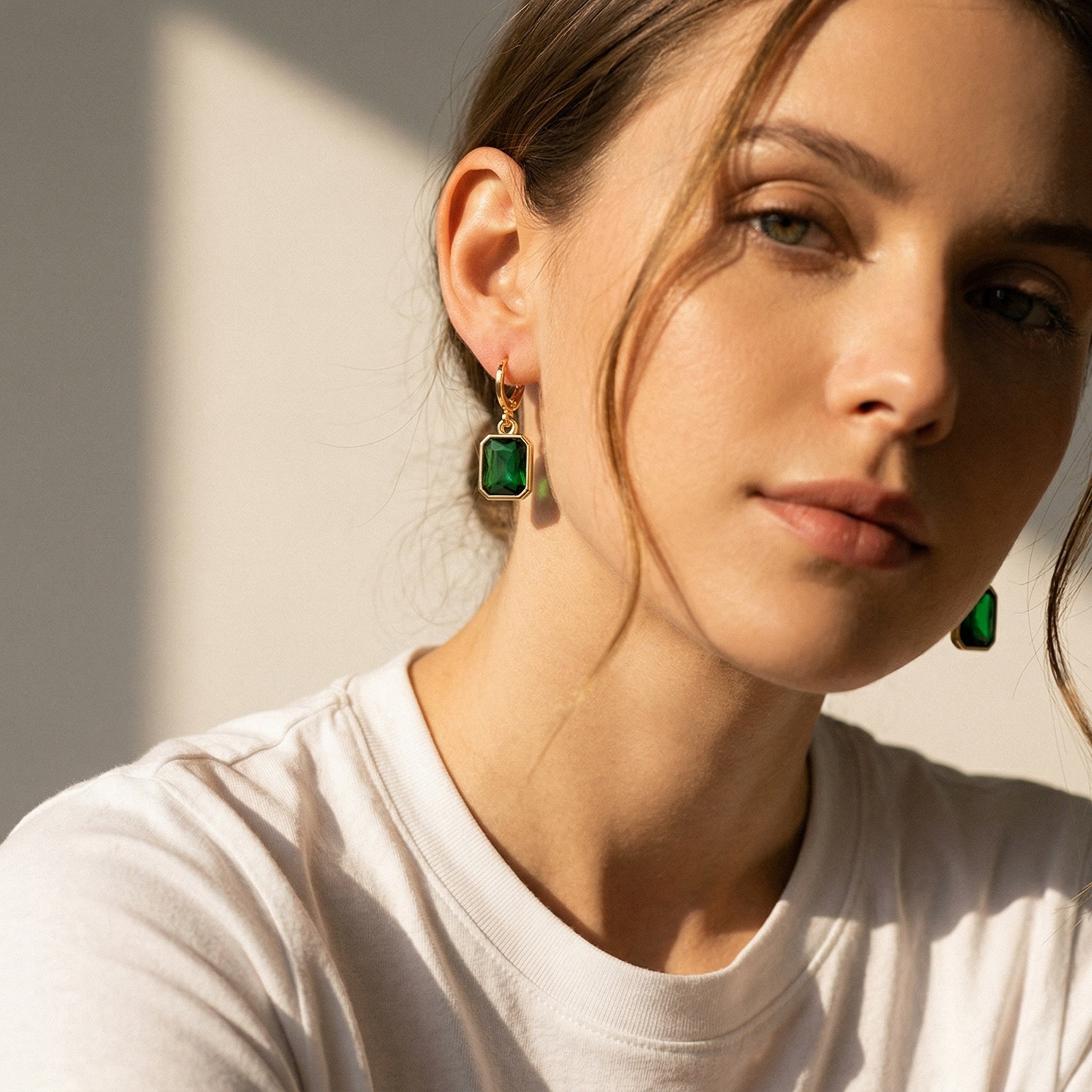 model wearing amethyst & sable soleil prism drop earrings in emerald