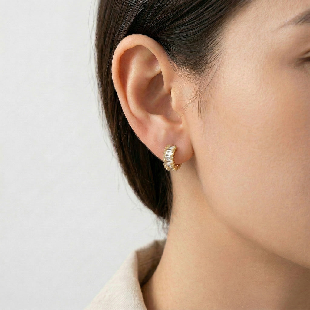 model wearing amethyst & sable 18k gold soleil prism huggie earrings in crystal