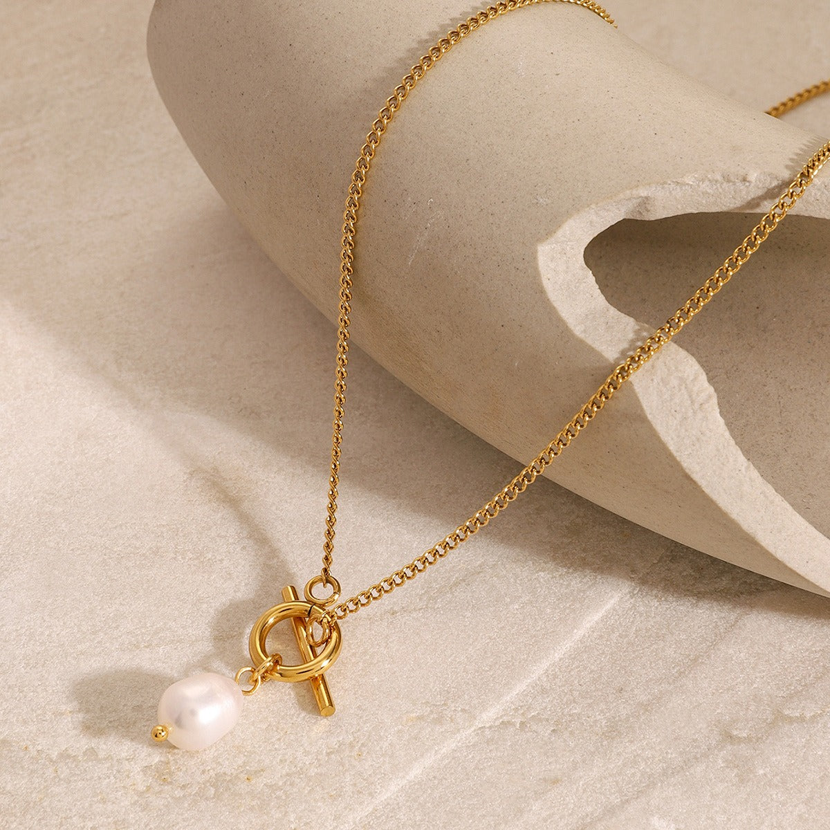 amethyst & sable selene t-bar pearl necklace in 18k gold